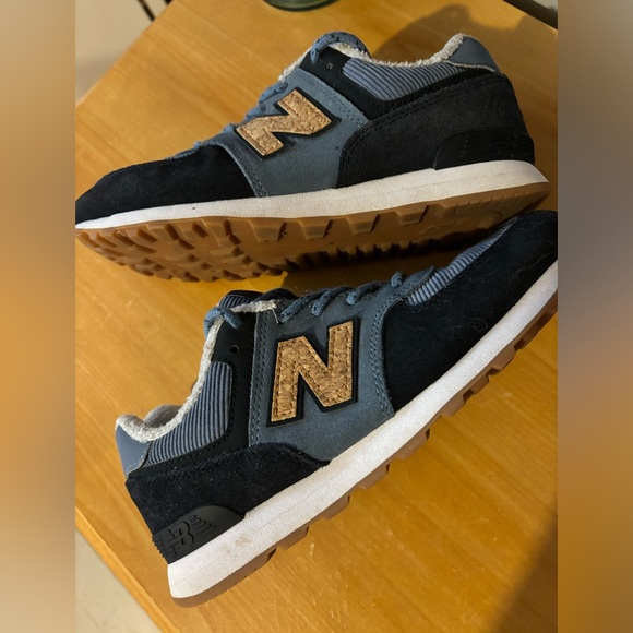 New Balance 574 in a boys 3.5 - Picture 2 of 4